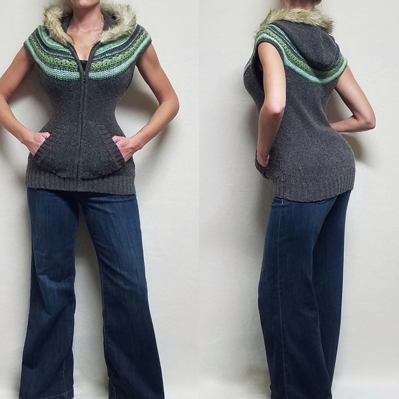 VINTAGE 90s Old Navy Lambswool Blend Knit Fur Trim Hood Cap Sleeve Sweater Vest - Picture 1 of 12